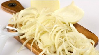 sliced onions