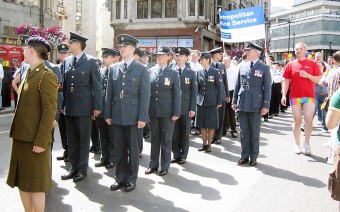 gay-soldier