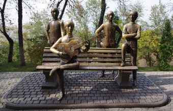 beatles-statue