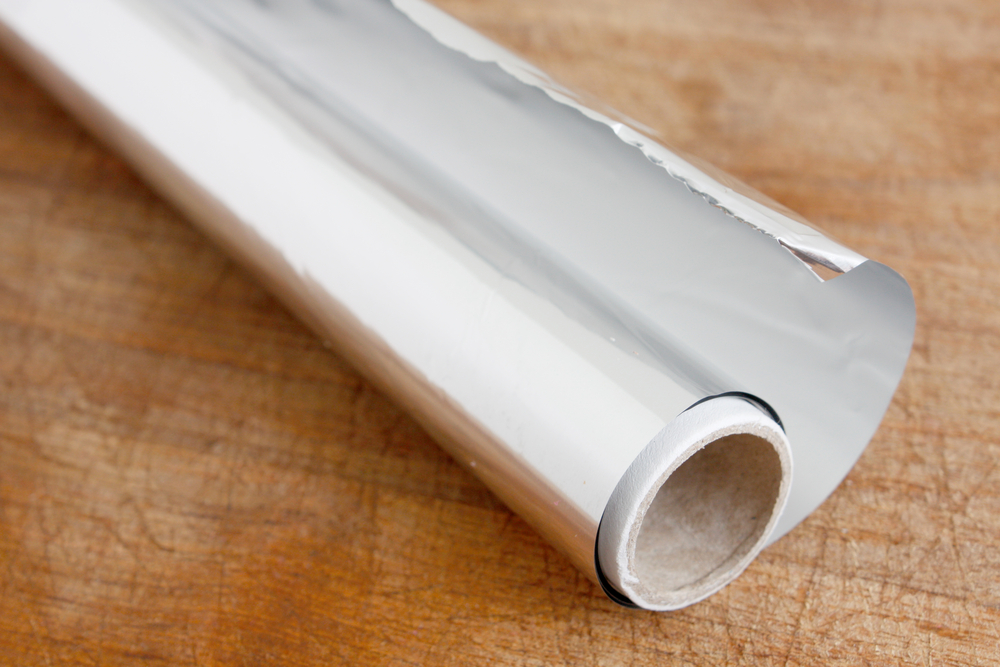 Why does aluminium foil have a shiny and a dull side?