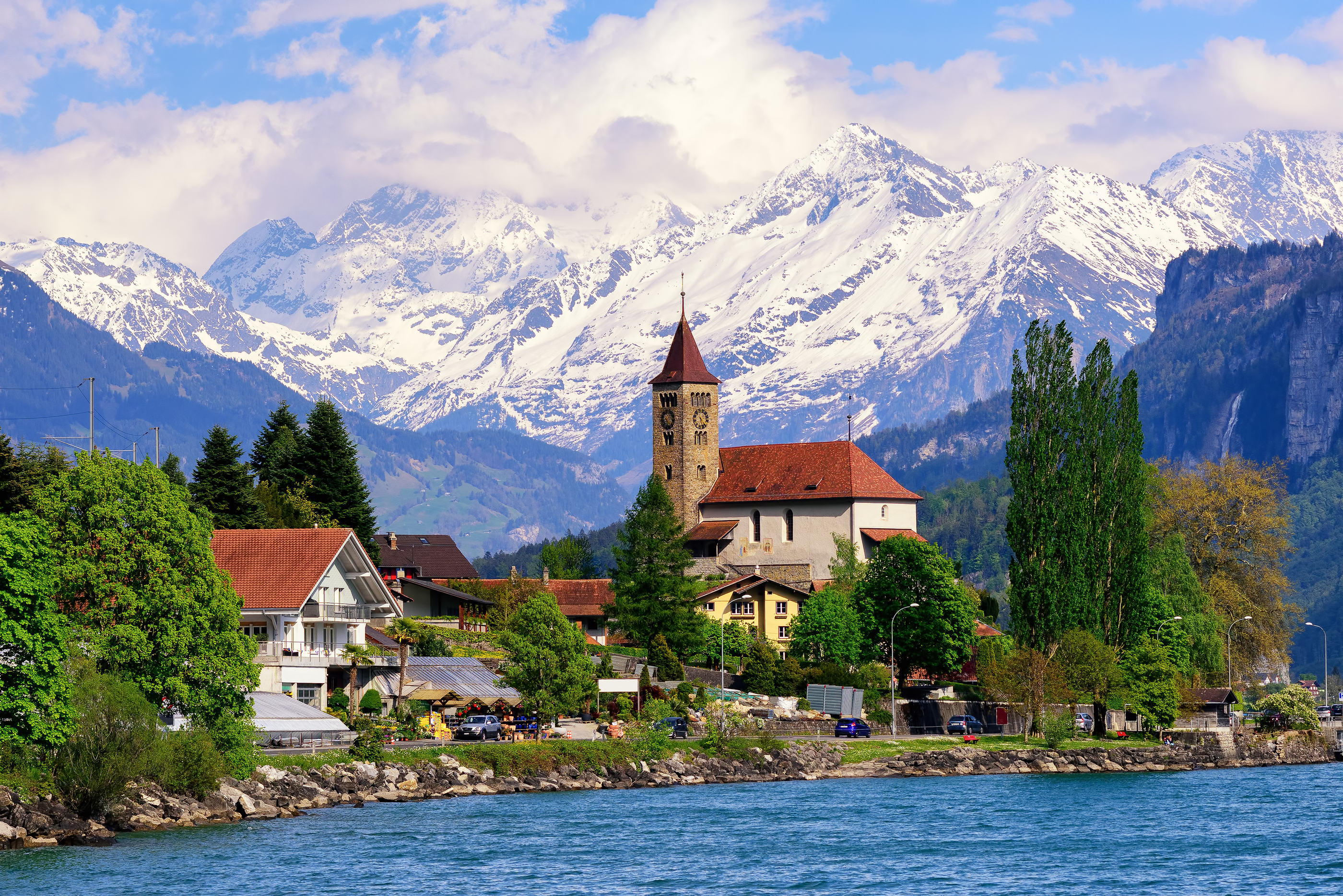 Hollow Mountains and Exploding Bridges, How Switzerland Remained