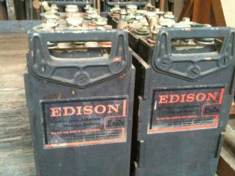 Thomas_Edison ' s_nickel-iron_batterijen