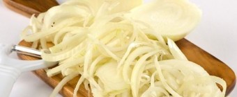 sliced onions