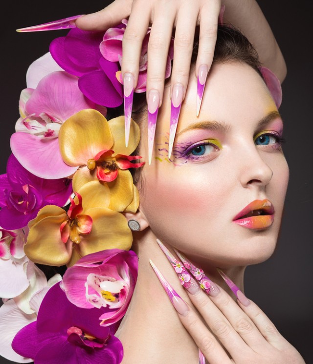 Whohas Most Beautiful Long Painted Nails In World / Just like in ancient china, nail color came to signify social order.
